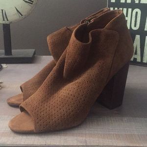 Jessica Simpson suede heel